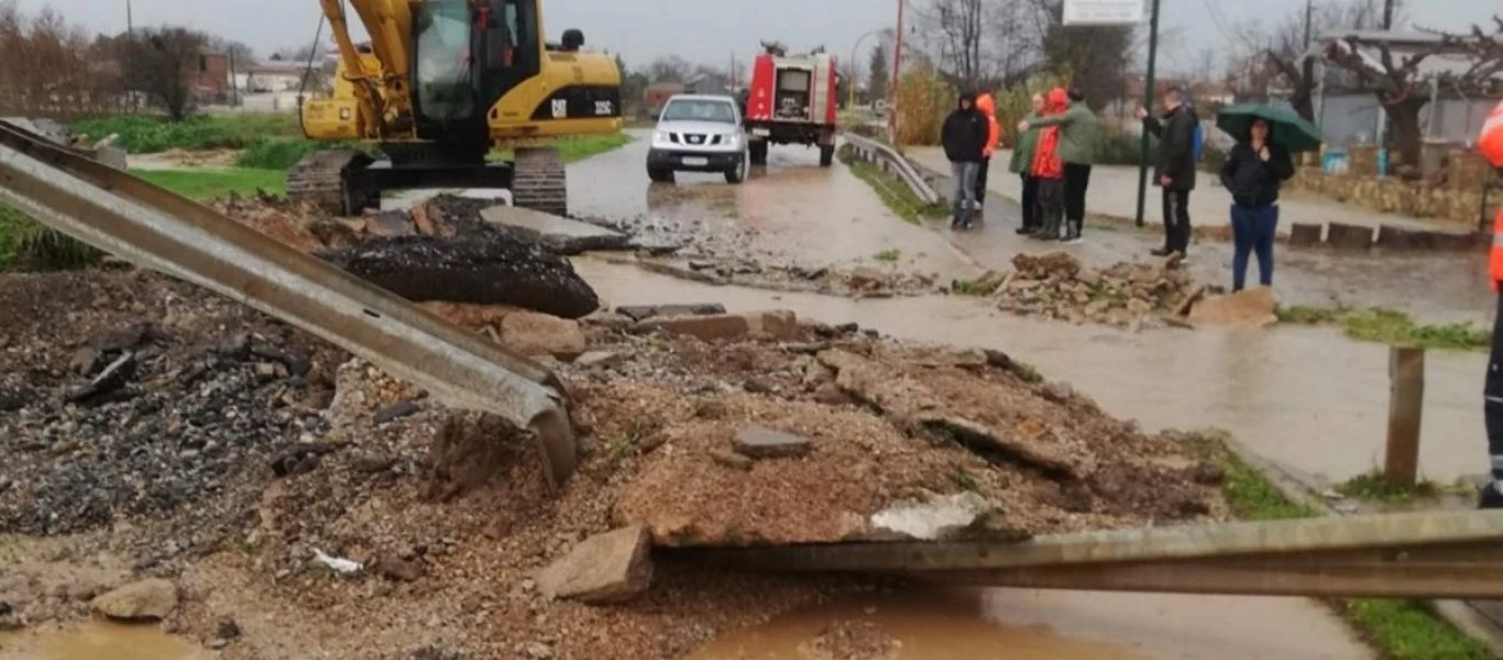 Στις εκκενώσεις το γυρίζει πάλι η κυβέρνηση - Αποφάσισαν να εκκενώσουν την Υπέρεια Λάρισας